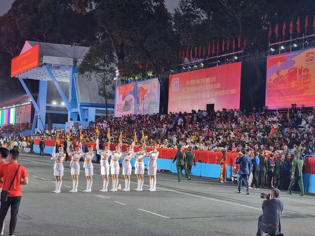 Truc tiep: Dieu binh dieu hanh ky niem 50 nam giai phong mien Nam, thong nhat dat nuoc-Hinh-37