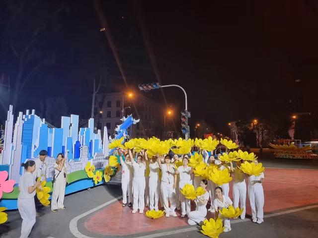 Truc tiep: Dieu binh dieu hanh ky niem 50 nam giai phong mien Nam, thong nhat dat nuoc-Hinh-46