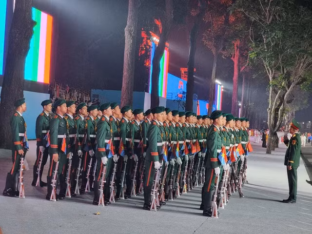 Truc tiep: Dieu binh dieu hanh ky niem 50 nam giai phong mien Nam, thong nhat dat nuoc-Hinh-38