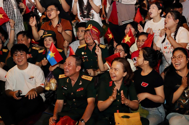 Truc tiep: Dieu binh dieu hanh ky niem 50 nam giai phong mien Nam, thong nhat dat nuoc-Hinh-42