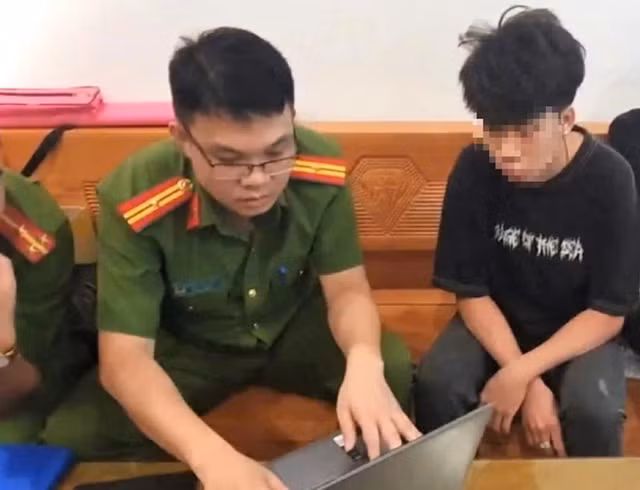 Phat tan ma doc danh cap thong tin, nam sinh vien bi khoi to