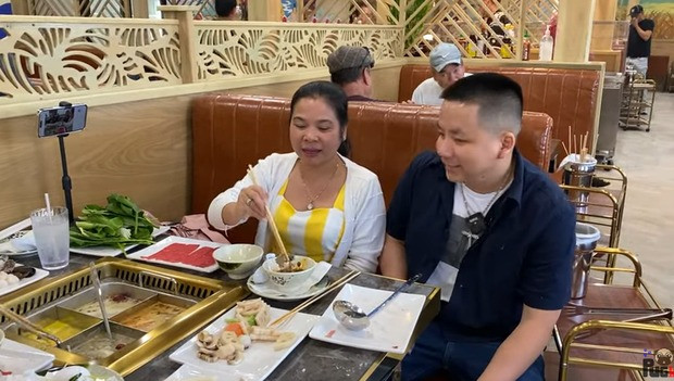 Khoa Pug sở hữu nhà hàng lẩu đặc biệt như nào? - Hình 7 Khoa Pug so huu nha hang lau dac biet nhu nao?-Hinh-7