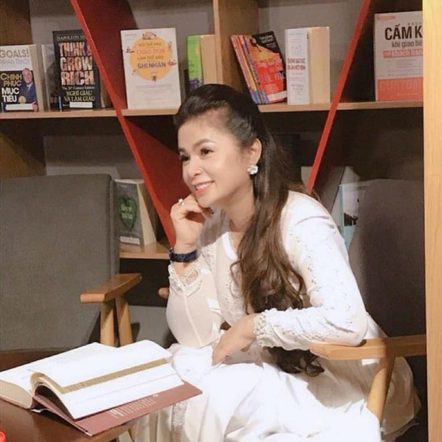 Bà Lê Hoàng Diệp Thảo có nhan sắc trẻ trung quý phái tuổi U60 - Hình 11 Ba Le Hoang Diep Thao co nhan sac tre trung quy phai tuoi U60-Hinh-11