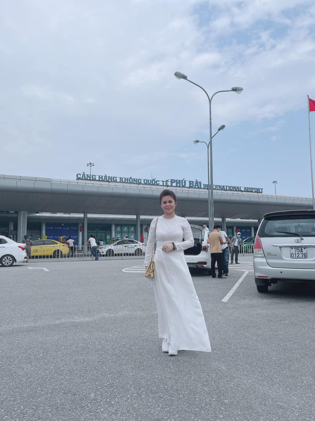 Bà Lê Hoàng Diệp Thảo có nhan sắc trẻ trung quý phái tuổi U60 - Hình 8 Ba Le Hoang Diep Thao co nhan sac tre trung quy phai tuoi U60-Hinh-8