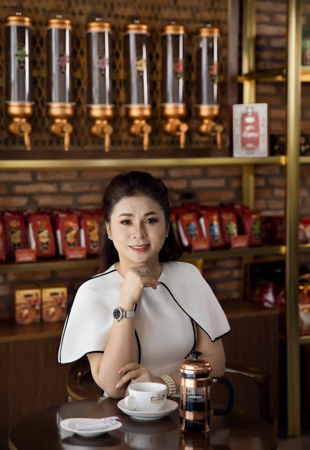 Bà Lê Hoàng Diệp Thảo có nhan sắc trẻ trung quý phái tuổi U60 - Hình 10 Ba Le Hoang Diep Thao co nhan sac tre trung quy phai tuoi U60-Hinh-10