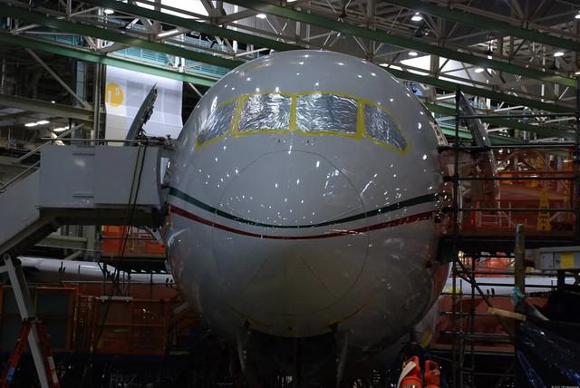 Choang ngop nha may san xuat may bay cua Boeing o My-Hinh-8