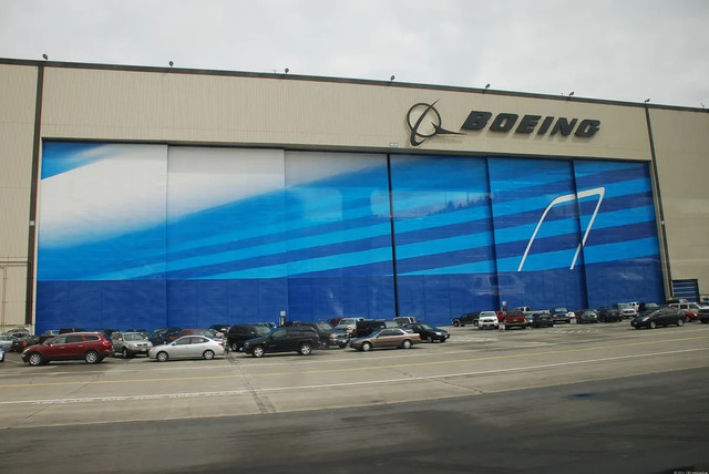 Choang ngop nha may san xuat may bay cua Boeing o My