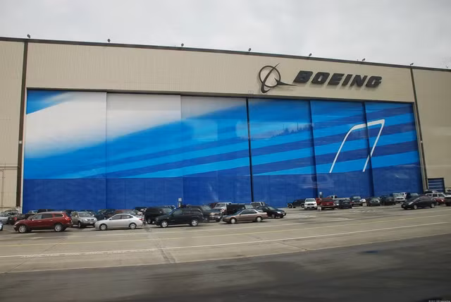 Choang ngop nha may san xuat may bay cua Boeing o My