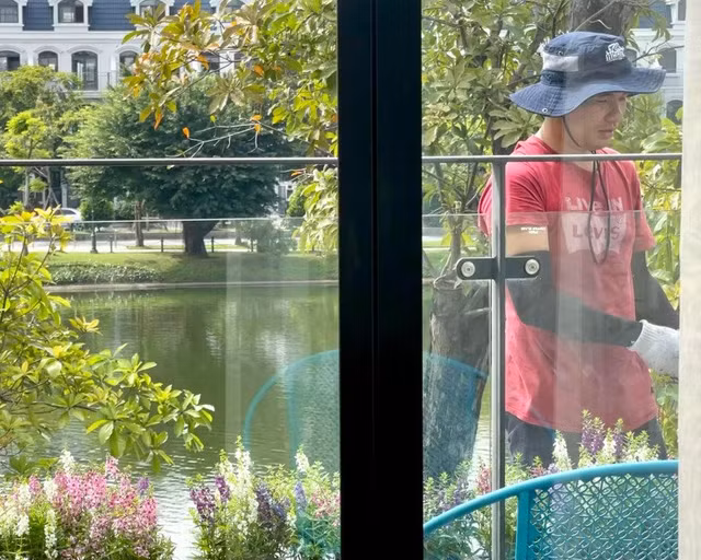 Van Hugo va chong dai gia he lo khong gian biet thu dep nhu mo-Hinh-7