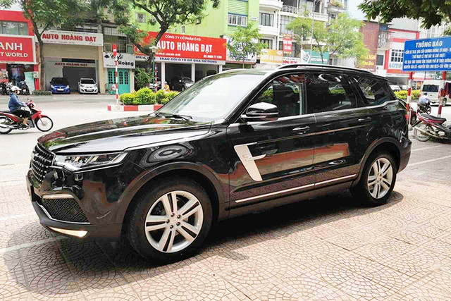 Ngắm 'ngoại hình' Zotye Z8 với giá từ 758 triệu đồng - Hình 8 Ngam 'ngoai hinh' Zotye Z8 voi gia tu 758 trieu dong-Hinh-8