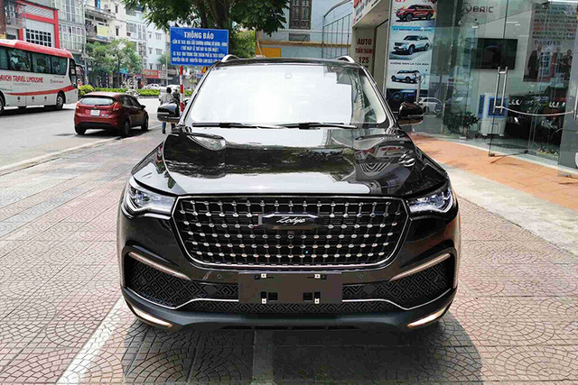Ngắm 'ngoại hình' Zotye Z8 với giá từ 758 triệu đồng - Hình 3 Ngam 'ngoai hinh' Zotye Z8 voi gia tu 758 trieu dong-Hinh-3