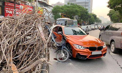 Hà Nội: Sedan BMW 3-Series tiền tỷ bị xe ba gác "đè bẹp" Ha Noi: Sedan BMW 3-Series tien ty bi xe ba gac