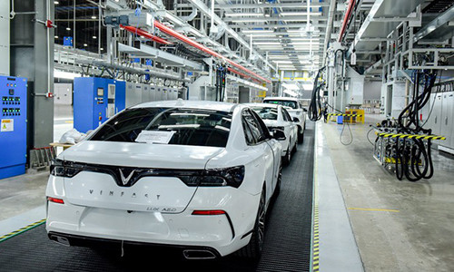 Video: Thử nghiệm an toàn với xe VinFast Lux A2.0 và Lux SA2.0 - Hình 2 Video: Thu nghiem an toan voi xe VinFast Lux A2.0 va Lux SA2.0-Hinh-2