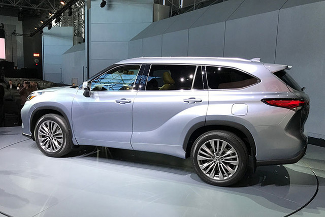 Toyota Highlander thế hệ hoàn toàn mới chính thức lộ diện - Hình 2 Toyota Highlander the he hoan toan moi chinh thuc lo dien-Hinh-2