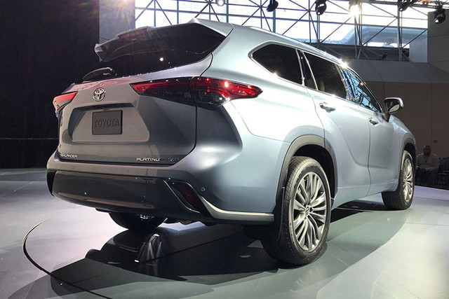 Toyota Highlander thế hệ hoàn toàn mới chính thức lộ diện - Hình 4 Toyota Highlander the he hoan toan moi chinh thuc lo dien-Hinh-4