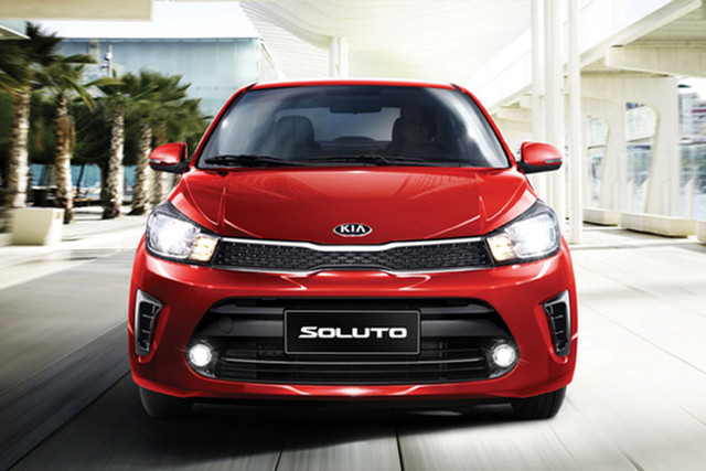 Xe giá rẻ Kia Soluto giá 399 triệu đồng có gì bên trong? - Hình 2 Xe gia re Kia Soluto gia 399 trieu dong co gi ben trong?-Hinh-2