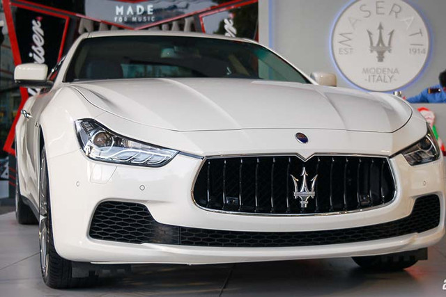 Vợ chồng Trang Lou sắm xe hạng sang Maserati Ghibli gần 5 tỷ - Hình 8 Vo chong Trang Lou sam xe hang sang Maserati Ghibli gan 5 ty-Hinh-8