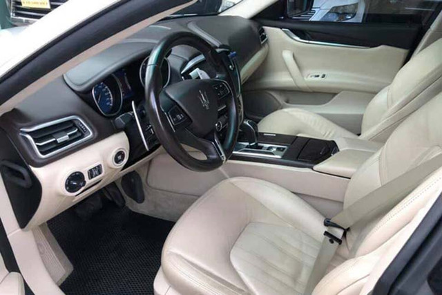 Vợ chồng Trang Lou sắm xe hạng sang Maserati Ghibli gần 5 tỷ - Hình 5 Vo chong Trang Lou sam xe hang sang Maserati Ghibli gan 5 ty-Hinh-5