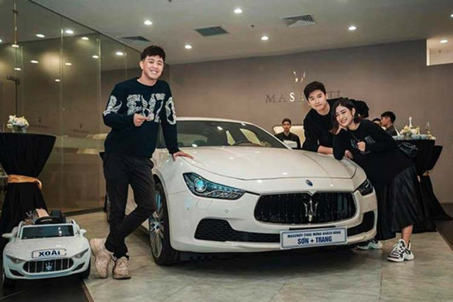 Vợ chồng Trang Lou sắm xe hạng sang Maserati Ghibli gần 5 tỷ - Hình 3 Vo chong Trang Lou sam xe hang sang Maserati Ghibli gan 5 ty-Hinh-3
