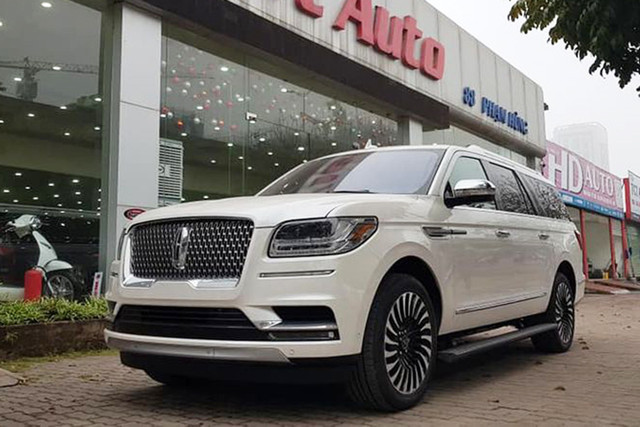 Soi "nội thất" siêu xe Lincoln Navigator L giá gần 10 tỷ mới tới Hà Nội Soi