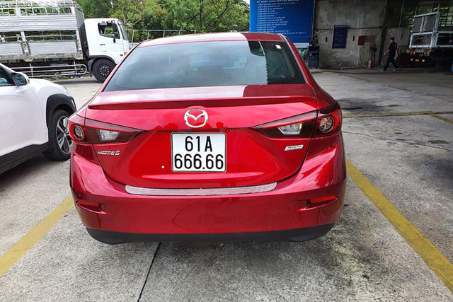 Chủ xe Mazda3 bốc trúng biển số cực đẹp ngũ quý 6 - Hình 2 Chu xe Mazda3 boc trung bien so cuc dep ngu quy 6-Hinh-2