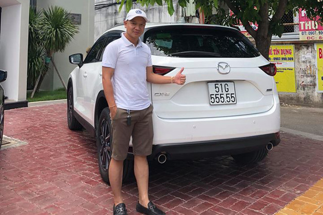 Chủ xe Mazda3 bốc trúng biển số cực đẹp ngũ quý 6 - Hình 6 Chu xe Mazda3 boc trung bien so cuc dep ngu quy 6-Hinh-6