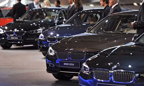 Thue o to giam ve 0%, dan Viet bo xe co len doi xe sang