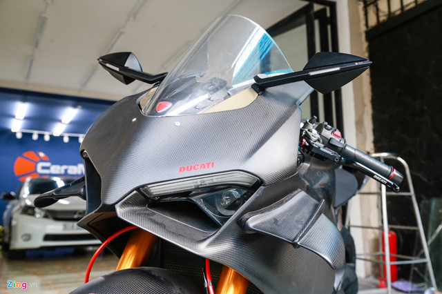 Dân chơi Sài Gòn chi 800 triệu độ Ducati V4 S thành V4 R - Hình 2 Dan choi Sai Gon chi 800 trieu do Ducati V4 S thanh V4 R-Hinh-2