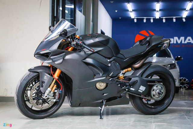 Dân chơi Sài Gòn chi 800 triệu độ Ducati V4 S thành V4 R - Hình 13 Dan choi Sai Gon chi 800 trieu do Ducati V4 S thanh V4 R-Hinh-13