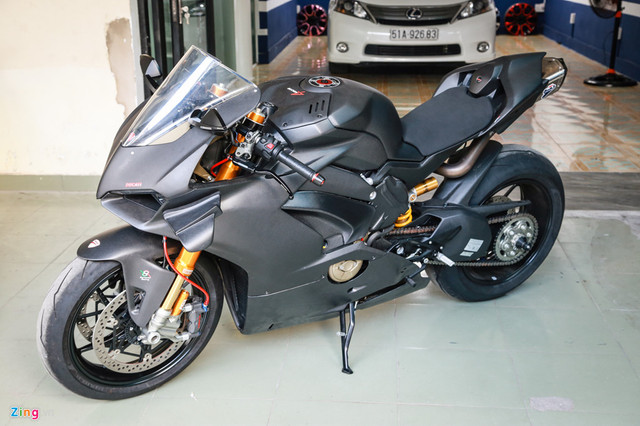 Dân chơi Sài Gòn chi 800 triệu độ Ducati V4 S thành V4 R - Hình 12 Dan choi Sai Gon chi 800 trieu do Ducati V4 S thanh V4 R-Hinh-12