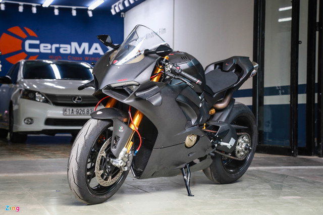 Dân chơi Sài Gòn chi 800 triệu độ Ducati V4 S thành V4 R Dan choi Sai Gon chi 800 trieu do Ducati V4 S thanh V4 R