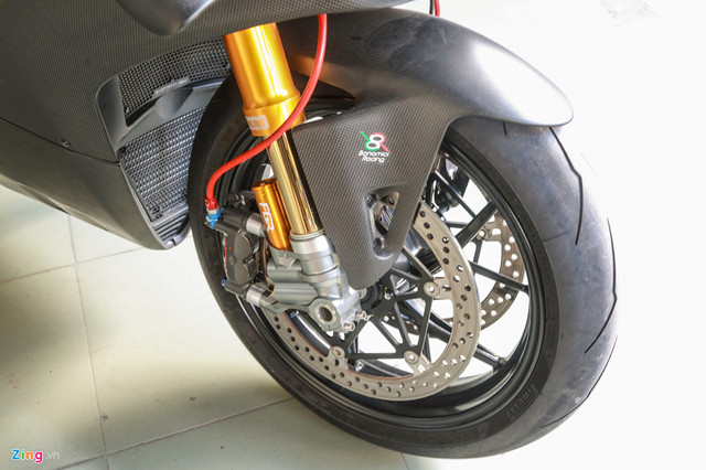Dân chơi Sài Gòn chi 800 triệu độ Ducati V4 S thành V4 R - Hình 3 Dan choi Sai Gon chi 800 trieu do Ducati V4 S thanh V4 R-Hinh-3