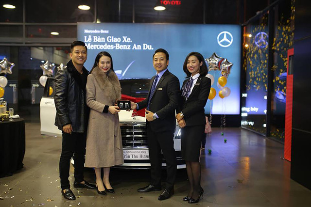 Khám phá Mercedes-Benz S-Class giá 4,8 tỷ Tuấn Hưng vừa tậu Kham pha Mercedes-Benz S-Class gia 4,8 ty Tuan Hung vua tau