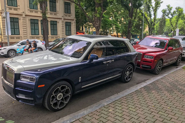 Cận cảnh 2 chiếc Rolls-Royce Cullinan giá 100 tỷ trên phố Can canh 2 chiec Rolls-Royce Cullinan gia 100 ty tren pho