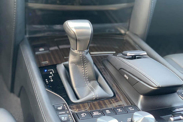 Can canh Lexus LX570 dung chan nhung ban van hon 7 ty-Hinh-8