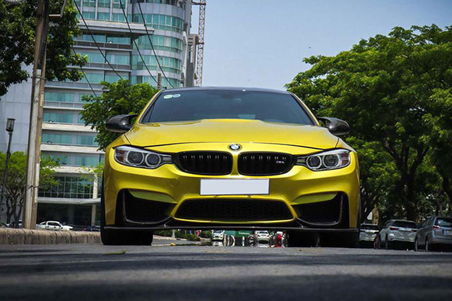 Cận cảnh "hàng hiếm" BMW M4 giá 3,2 tỷ ở Sài Gòn Can canh