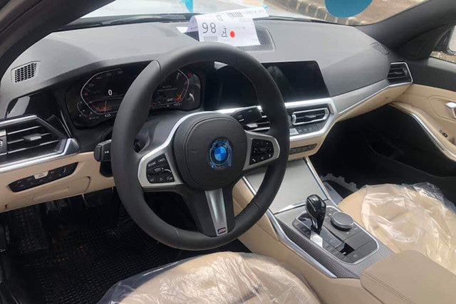 Cận cảnh BMW 3-Series 2019 hơn 2 tỷ đồng tại Việt Nam - Hình 5 Can canh BMW 3-Series 2019 hon 2 ty dong tai Viet Nam-Hinh-5