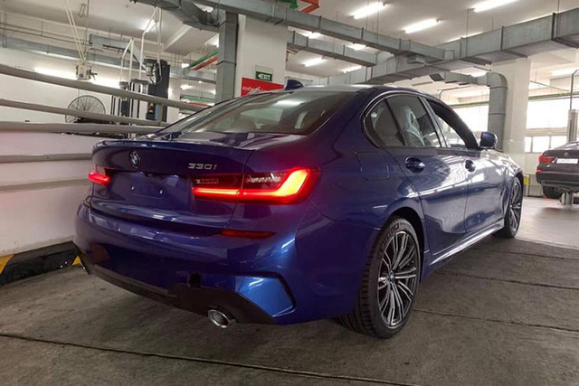 Cận cảnh BMW 3-Series 2019 hơn 2 tỷ đồng tại Việt Nam - Hình 7 Can canh BMW 3-Series 2019 hon 2 ty dong tai Viet Nam-Hinh-7