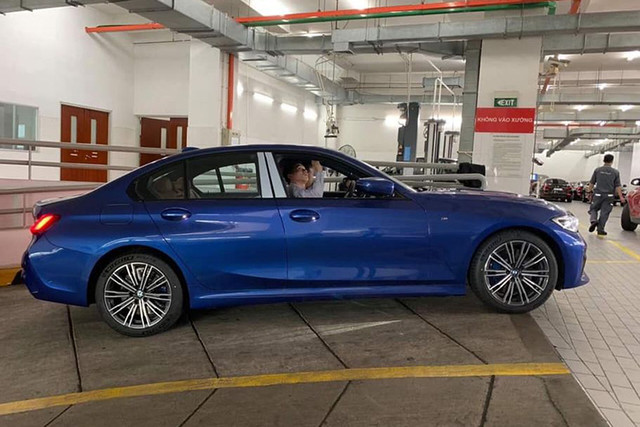 Cận cảnh BMW 3-Series 2019 hơn 2 tỷ đồng tại Việt Nam - Hình 2 Can canh BMW 3-Series 2019 hon 2 ty dong tai Viet Nam-Hinh-2