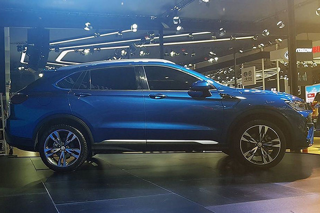 Cận cảnh siêu SUV Lamborghini Urus nhái có giá chỉ 355 triệu đồng - Hình 2 Can canh sieu SUV Lamborghini Urus nhai co gia chi 355 trieu dong-Hinh-2