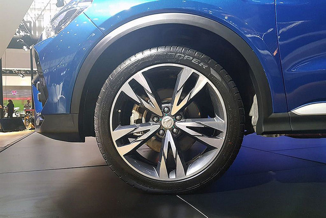 Cận cảnh siêu SUV Lamborghini Urus nhái có giá chỉ 355 triệu đồng - Hình 5 Can canh sieu SUV Lamborghini Urus nhai co gia chi 355 trieu dong-Hinh-5