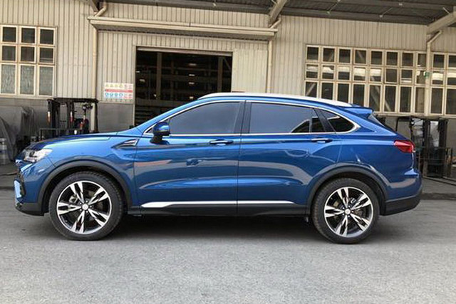 Cận cảnh siêu SUV Lamborghini Urus nhái có giá chỉ 355 triệu đồng - Hình 6 Can canh sieu SUV Lamborghini Urus nhai co gia chi 355 trieu dong-Hinh-6