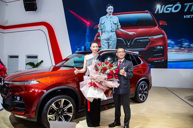 Ngô Thanh Vân chính thức sở hữu Vinfast Lux SA 2.0 giá gần 2 tỷ Ngo Thanh Van chinh thuc so huu Vinfast Lux SA 2.0 gia gan 2 ty