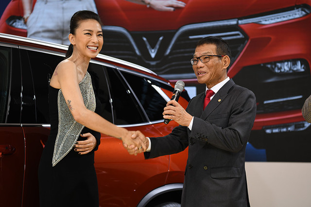 Ngô Thanh Vân chính thức sở hữu Vinfast Lux SA 2.0 giá gần 2 tỷ - Hình 7 Ngo Thanh Van chinh thuc so huu Vinfast Lux SA 2.0 gia gan 2 ty-Hinh-7