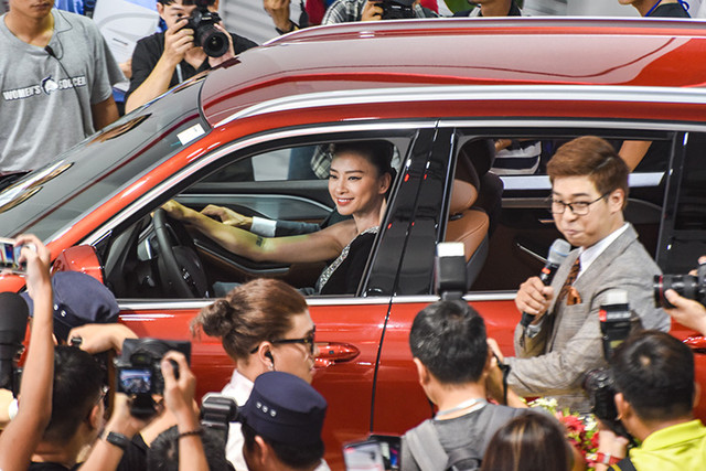 Ngô Thanh Vân chính thức sở hữu Vinfast Lux SA 2.0 giá gần 2 tỷ - Hình 9 Ngo Thanh Van chinh thuc so huu Vinfast Lux SA 2.0 gia gan 2 ty-Hinh-9