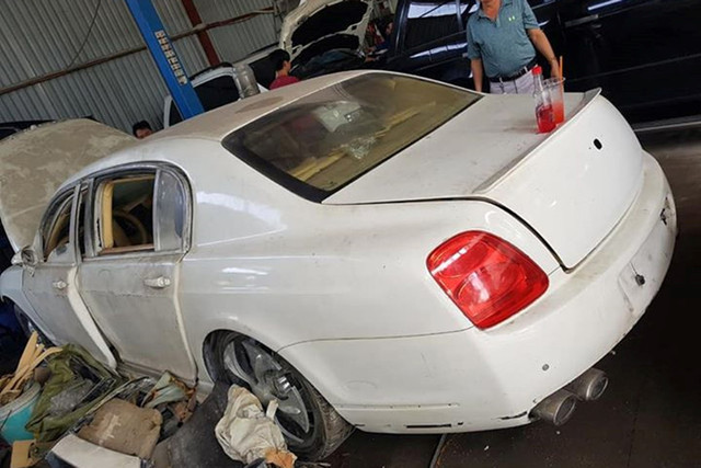 Dàn xe sang Bentley, BMW và Mercedes chỉ 500 triệu ở Hà Nội Dan xe sang Bentley, BMW va Mercedes chi 500 trieu o Ha Noi