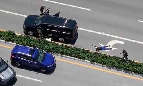 Xả súng đẫm máu tại khu nghỉ dưỡng của ông Trump Xa sung dam mau tai khu nghi duong cua ong Trump