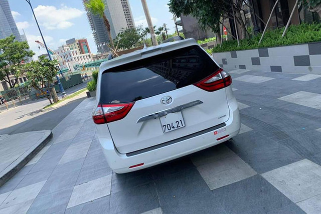 Toyota Sienna đã qua sử dụng giá 4,3 tỷ ở Sài Gòn - Hình 4 Toyota Sienna da qua su dung gia 4,3 ty o Sai Gon-Hinh-4