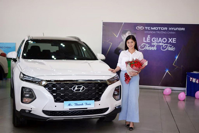 Người đẹp Thanh Trúc “tậu” Hyundai Santa Fe 2019 hơn 1 tỷ đồng Nguoi dep Thanh Truc “tau” Hyundai Santa Fe 2019 hon 1 ty dong