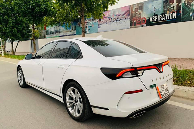 Vinfast Lux A2.0 sedan cu dau tien duoc rao ban hon 1 ty dong-Hinh-4
